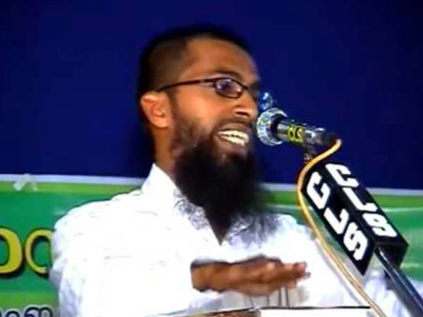 യുവാക്കളെ അടുപ്പിക്കുന്നു