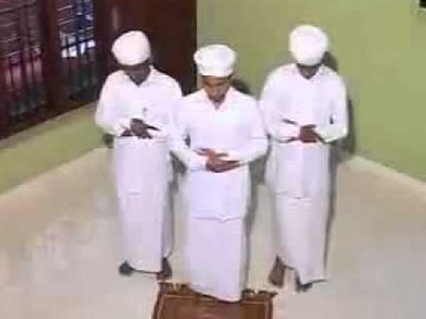 കണ്ട് പഠിക്കണ്ടേ 
