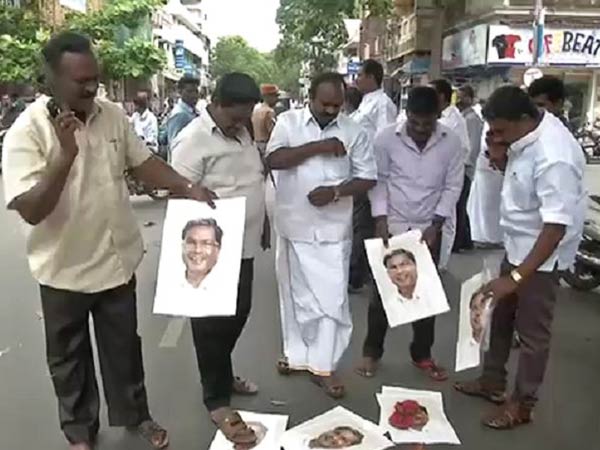 അക്രമങ്ങള്‍ തുടങ്ങി