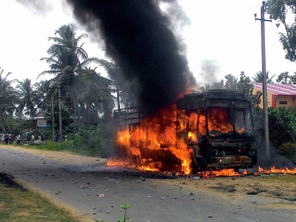 ബസ്സ് കത്തിച്ചാല്‍