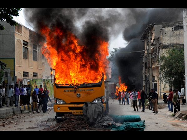 വ്യാപക അക്രമങ്ങള്‍ 