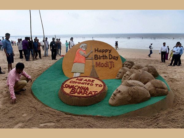 മോദിക്ക് പിറന്നാള്‍ 