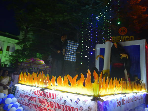 മുത്തുക്കുടയും വെഞ്ചാമരവും