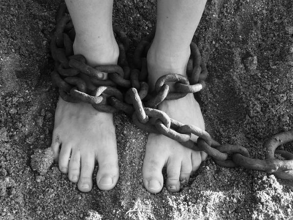 പിന്നില്‍ മാഫിയ