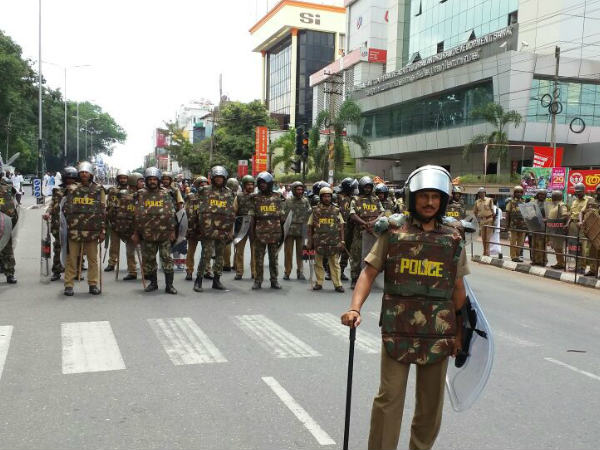  വച്ച കാല്‍ പിറകോട്ടില്ല