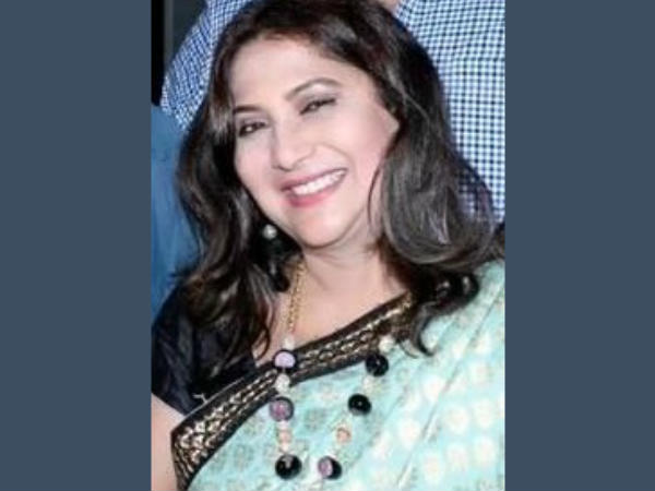 അരങ്ങേറ്റം 1977 ല്‍