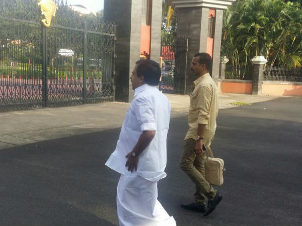 വാഹനമുപേക്ഷിച്ചു