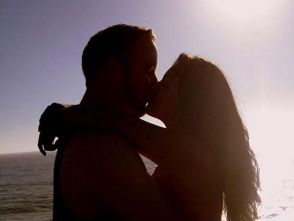 വ്യത്യസ്തം വ്യത്യസ്തം