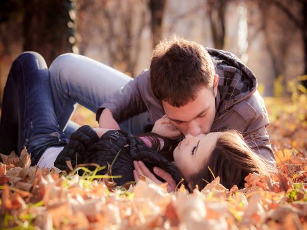 മന്ത്രിക്കുന്ന ചുംബനം മന്ത്രിക്കുന്ന ചുംബനം