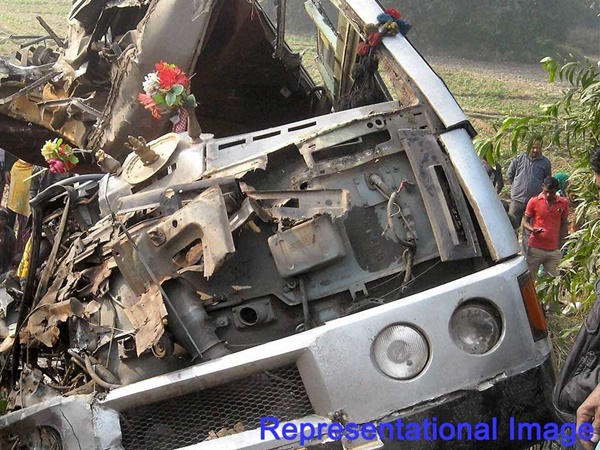 ബസിനിടയില്‍പ്പെട്ടു