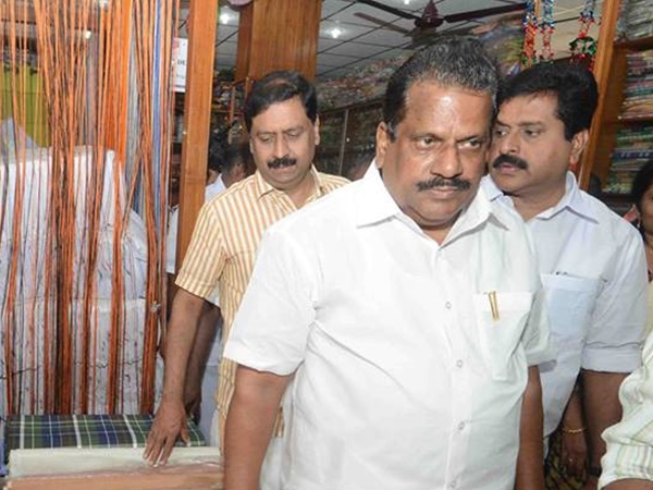 കഴുത്തില്‍ വെടിയുണ്ട