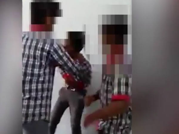 എല്ലാവരും നോക്കി നില്‍ക്കെ