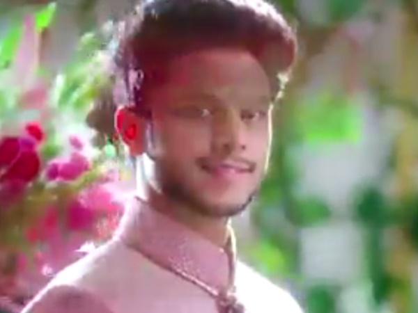 ആരാണ് വരന്‍