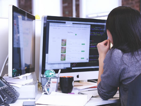 യുവതിയുടെ ചിത്രങ്ങള്‍