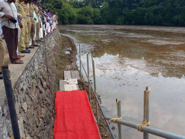 ചുവപ്പ് പരവതാനി വിവാദം