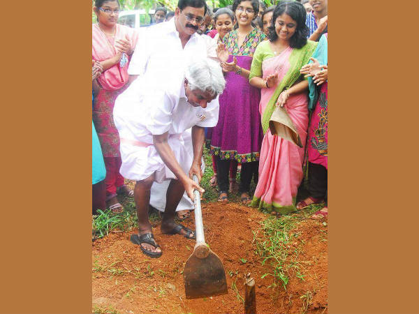 വാഴവെക്കുന്ന ഉമ്മന്‍ചാണ്ടി