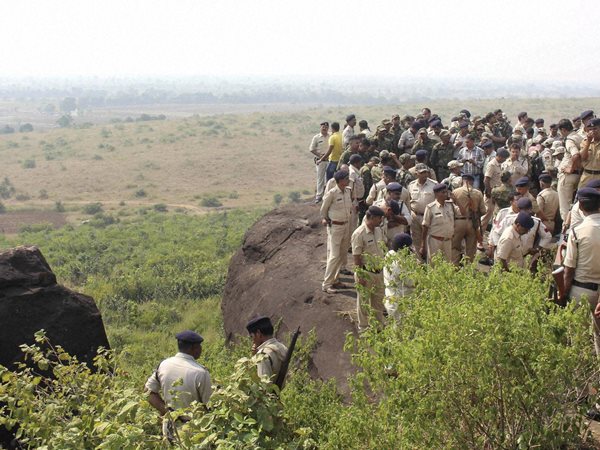 തോക്കും കുപ്പായവും