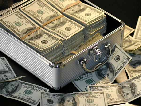 ലൈസന്‍സ് റദ്ദാക്കല്‍ തുടരുന്നു