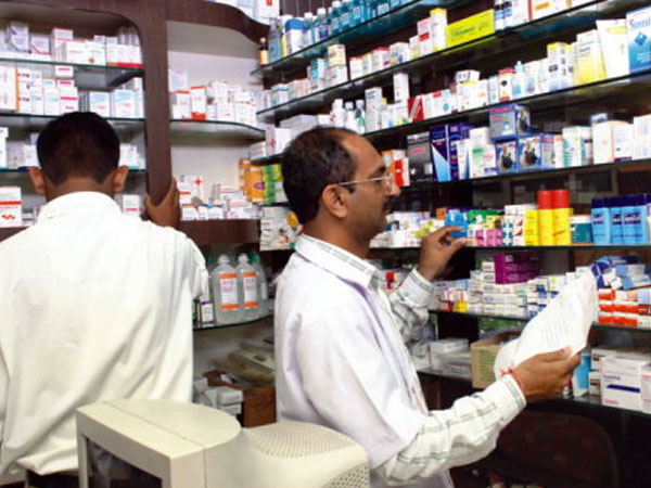 സര്‍ക്കാര്‍ ഫാര്‍മസികളില്‍ നോട്ടുകള്‍ സ്വീകരിക്കുന്നു