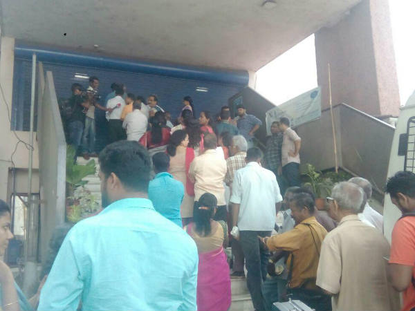 തുറക്കുന്നതിനും മുമ്പ്