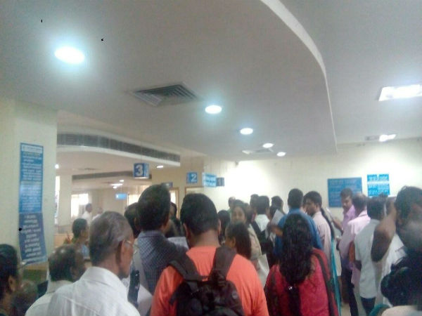 തിരിച്ചറിയല്‍ കാര്‍ഡുകള്‍ നിര്‍ബന്ധം