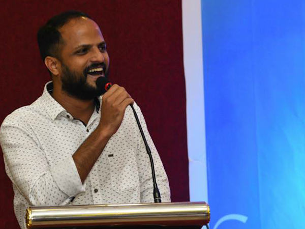 പശുവിനെ മേയ്ക്കാന്‍ പോകാരുന്നില്ലേ