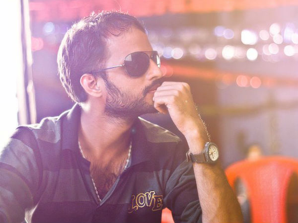 ഓട് പൊളിച്ചു കയറിയതല്ല