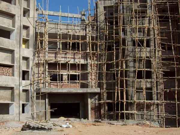 നിര്‍മ്മാണ പ്രവൃത്തികള്‍ പാതിവഴിയില്‍