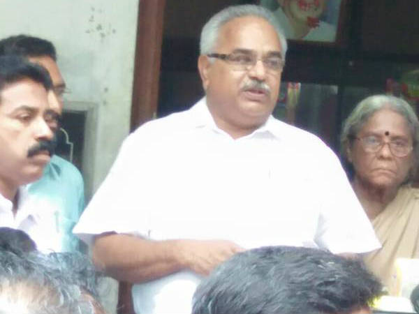 ജയിലിലിട്ടു