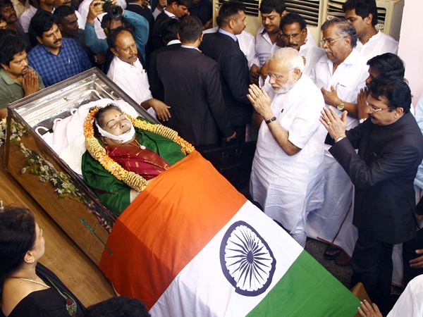 ജയയ്ക്ക് അന്ത്യാഞ്ജലിയുമായി മോദി ജയയ്ക്ക് അന്ത്യാഞ്ജലിയുമായി മോദി