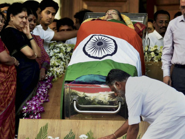 എംജിആറുമായുള്ള ബന്ധം