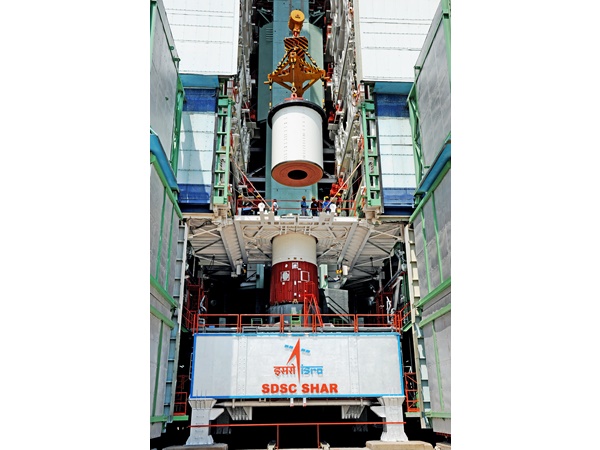 മൂന്ന് പേ ലോഡുകള്‍ 