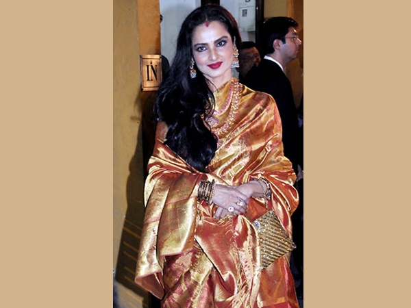 കണ്ണീരണിഞ്ഞ് കണ്ണീരണിഞ്ഞ്