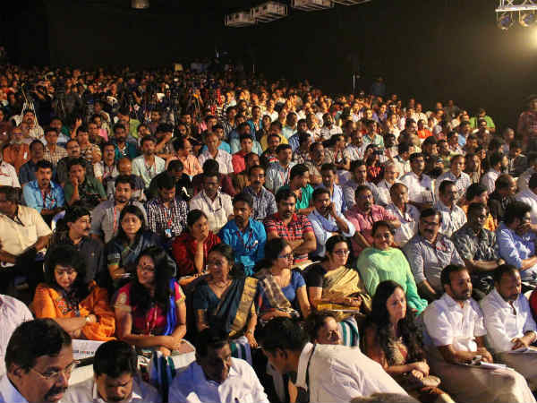 പൊട്ടിത്തെറിച്ച് കെ മുരളീധരന്‍