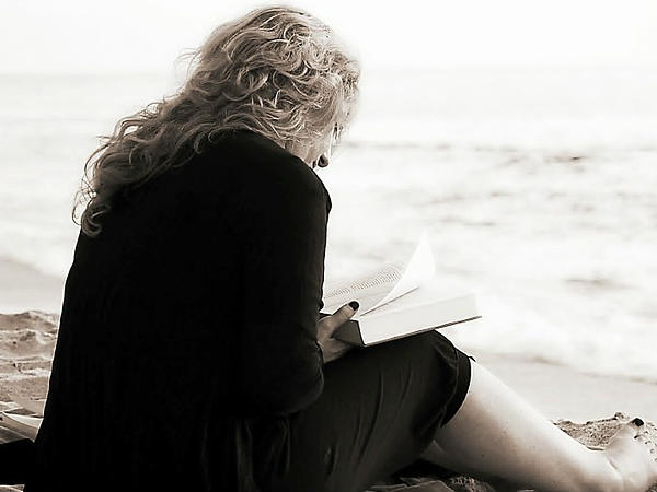  നായ്ക്കള്‍ക്ക് എറിഞ്ഞു കൊടുക്കണം