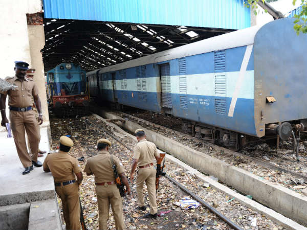  ടോക്കണ്‍ കൈയില്‍