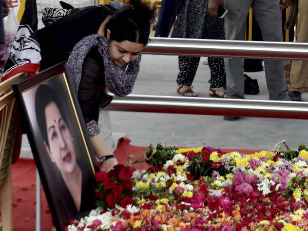 ശവകുടീരത്തിനുള്ളില്‍ നിന്ന് ശബ്ദം