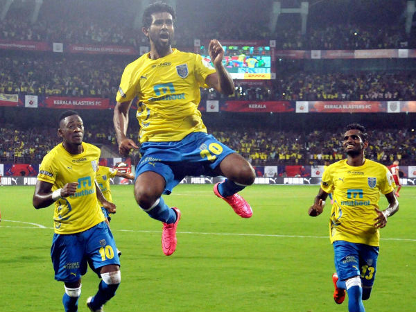 കളിക്കാരുടെ ചിത്രങ്ങളും പതിച്ചു