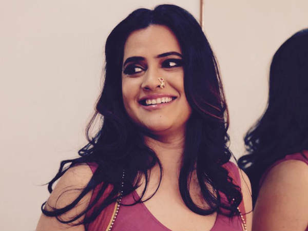 പെണ്ണ് ഒറ്റയ്‌ക്കെന്ത് ചെയ്യാനാ..