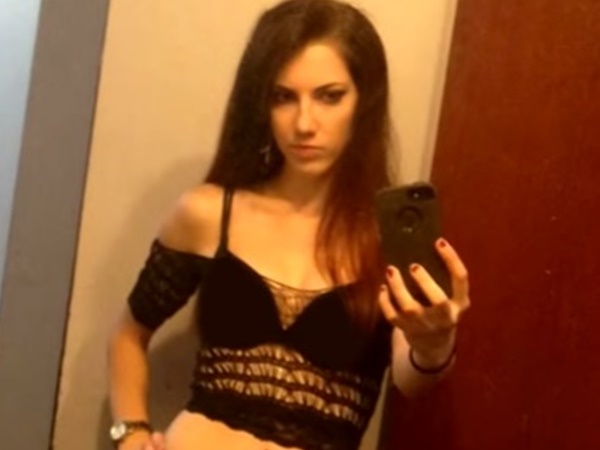 വെറും നൃത്തമല്ല, ഇറോട്ടിക് 'ലാപ് ഡാന്‍സ്'