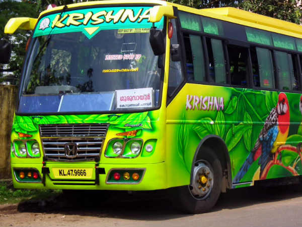വര്‍ണങ്ങള്‍ വാരിത്തൂകിയ ബസുകള്‍