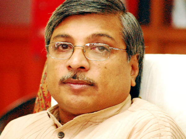 വീടിന് മുന്നില്‍ ദേശീയ ഗാനം