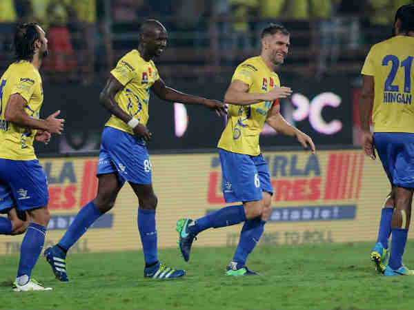 കൈവിടാതെ ആരാധകര്‍