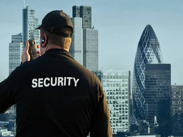 സെക്യൂരിറ്റി കമ്പനിയെ വിളിച്ചു... ഒരു മറുപടിയും ഇല്ല