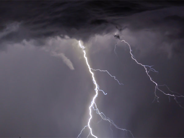  ആദ്യം ആംഗസ്