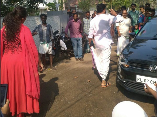 വാട്‌സ് ആപ്പിലോടുന്ന ചിത്രം