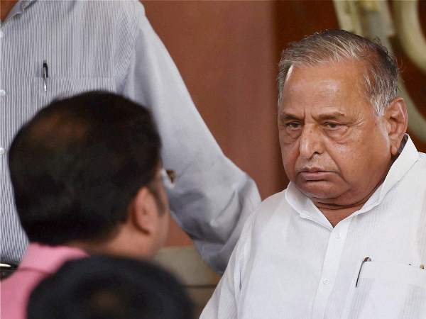 പാര്‍ട്ടി വിരുദ്ധം