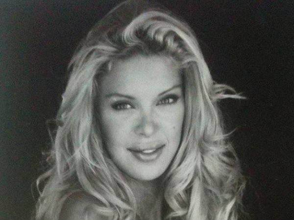 രണ്ട് പെണ്‍കുട്ടികളുടെ അമ്മ