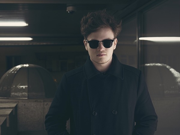 പാട്ടുകാരാണോ