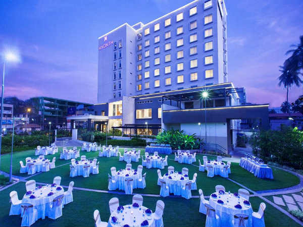 പഞ്ചനക്ഷത്ര ഹോട്ടല്‍ തന്നെ വേണോ? 